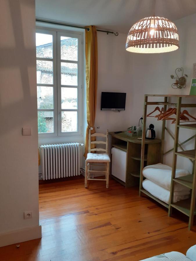 Chambre D'Hotes La Tour De Brazalem Nérac Buitenkant foto